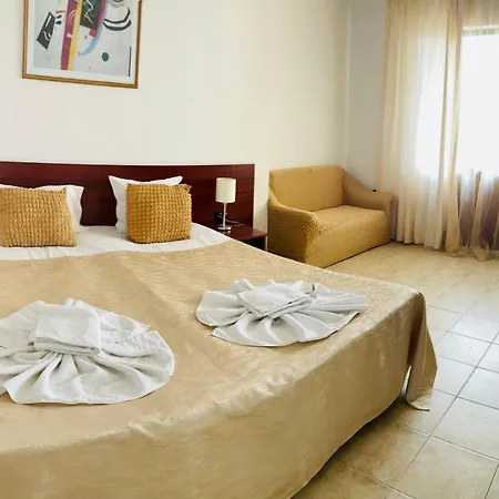Family Yalta влас Здравен курорт 3*